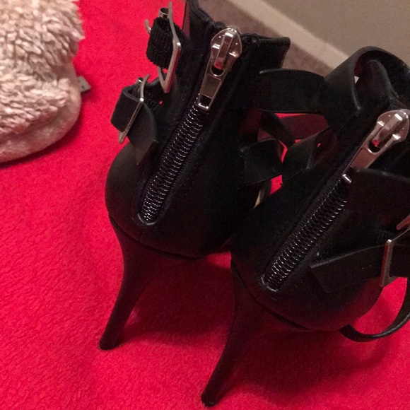 Heels - Picture 3 of 4